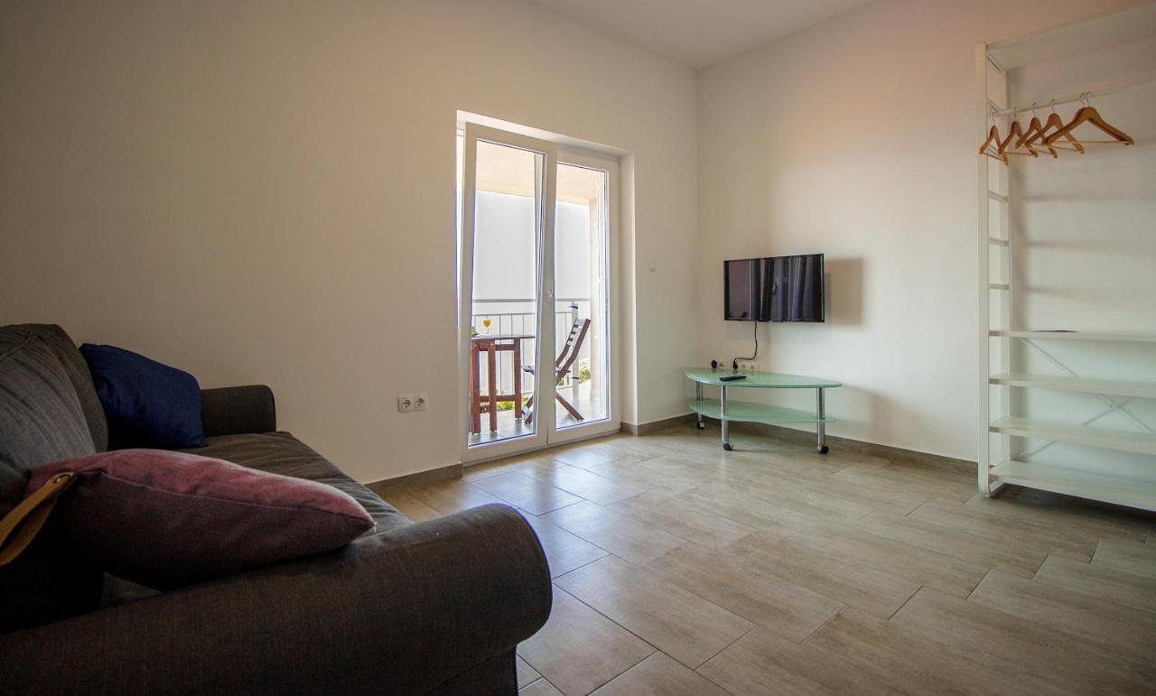 Apartments Zina ล็อควา โรโกซนิตซา ภายนอก รูปภาพ