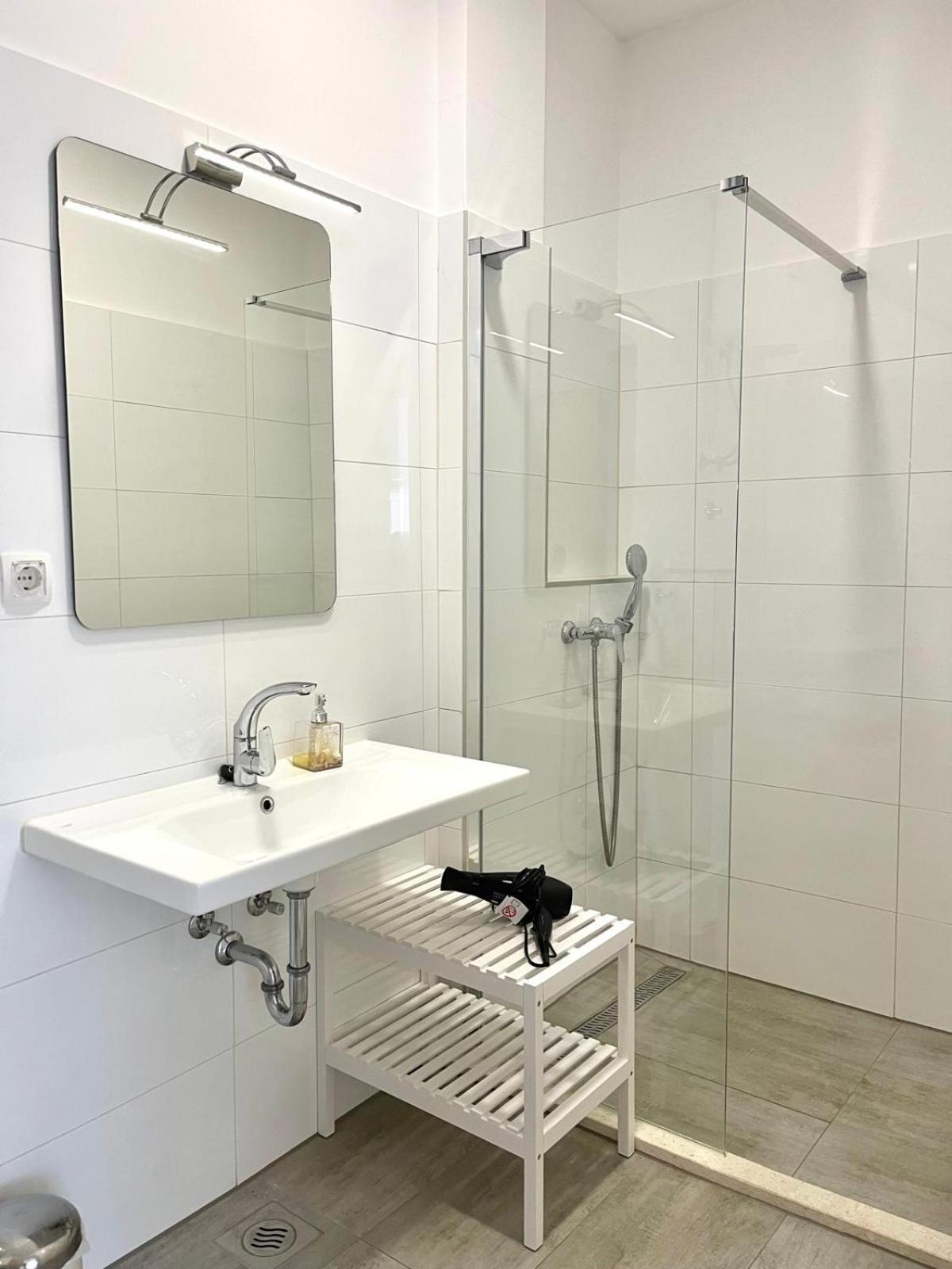 Apartments Zina ล็อควา โรโกซนิตซา ภายนอก รูปภาพ